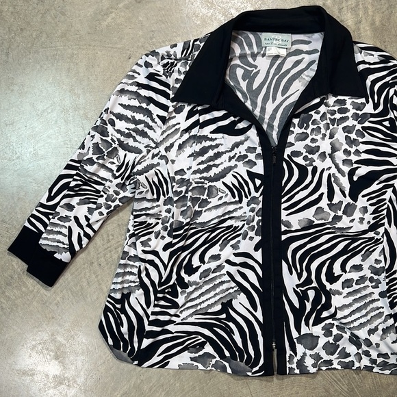 VINTAGE Bantry Bay By Tina Camato Black White Grey Animal Print Zip Up Blouse 3W - Picture 3 of 8
